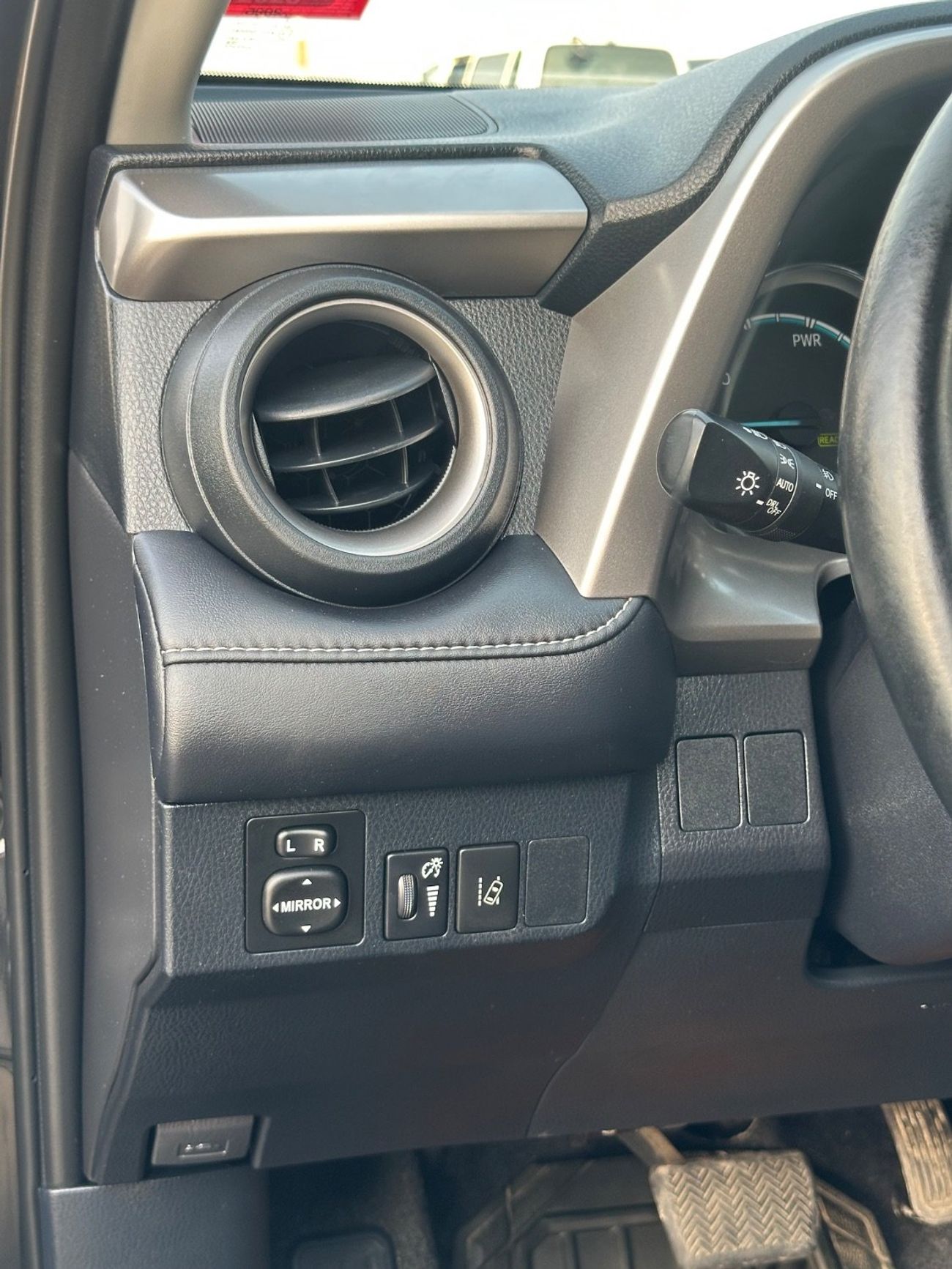 Toyota RAV4 Hybrid XLE 2.5L