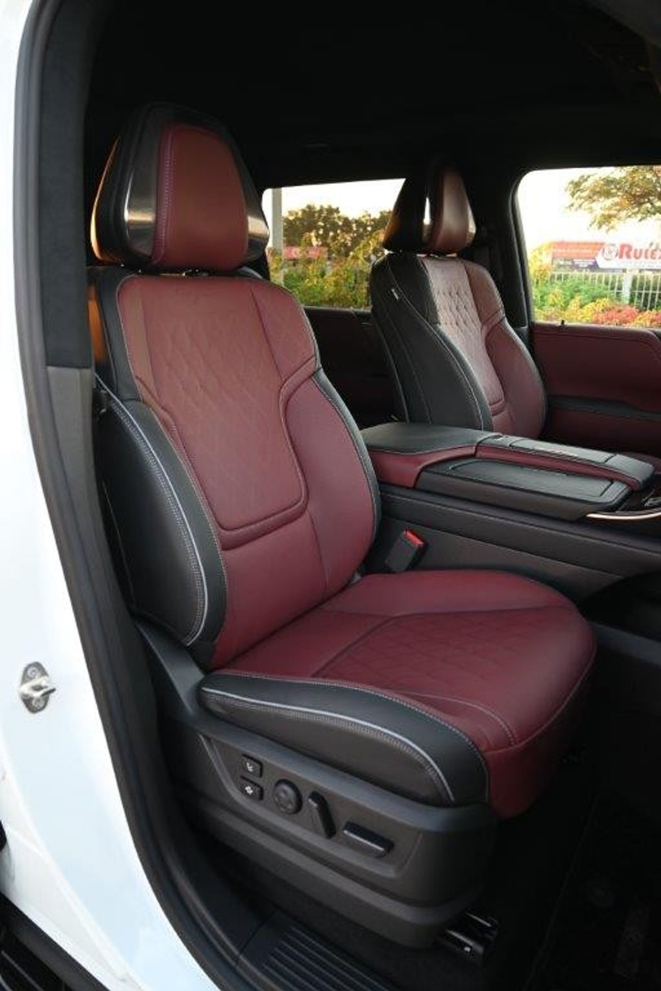 Infiniti QX80 AUTOGRAPH V6 3.5L TWIN TURBO 4WD 7 SEAT AUTOMATIC