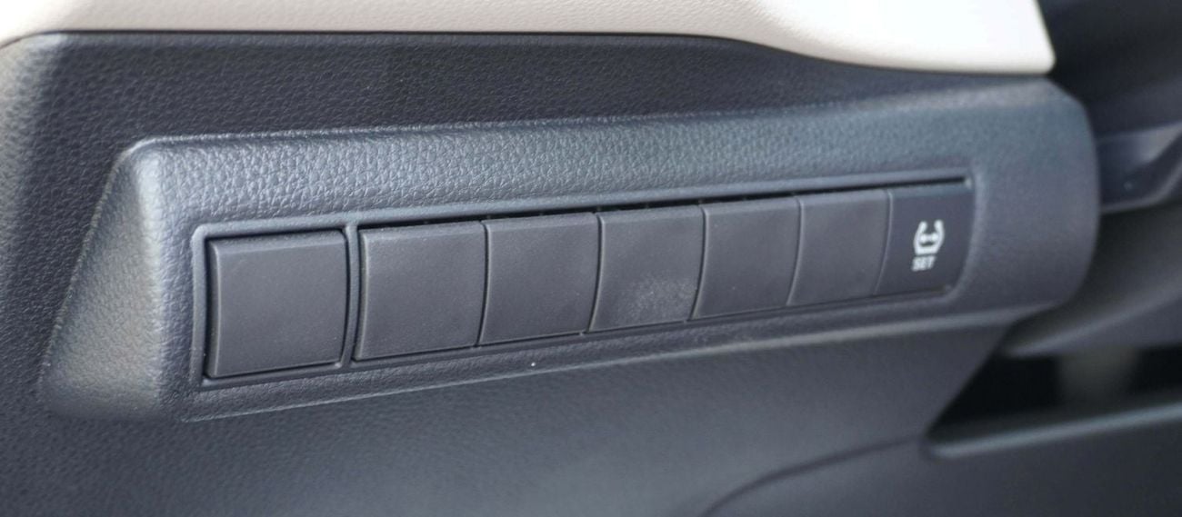 Toyota Corolla COROLLA SEDAN 1.8L HEV