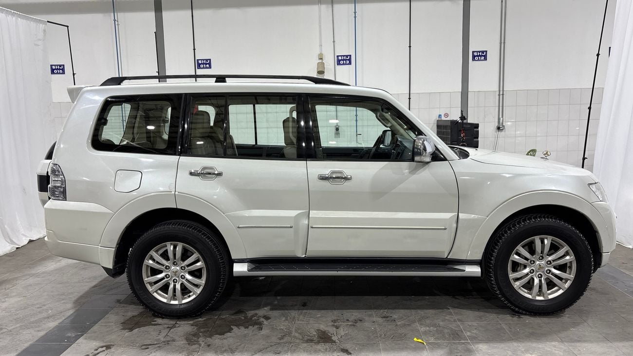 ميتسوبيشي باجيرو 2018 GLS HIGHLINE | AED 1030/Month | 0 DP | 30 Day Return | Warranty | Service History