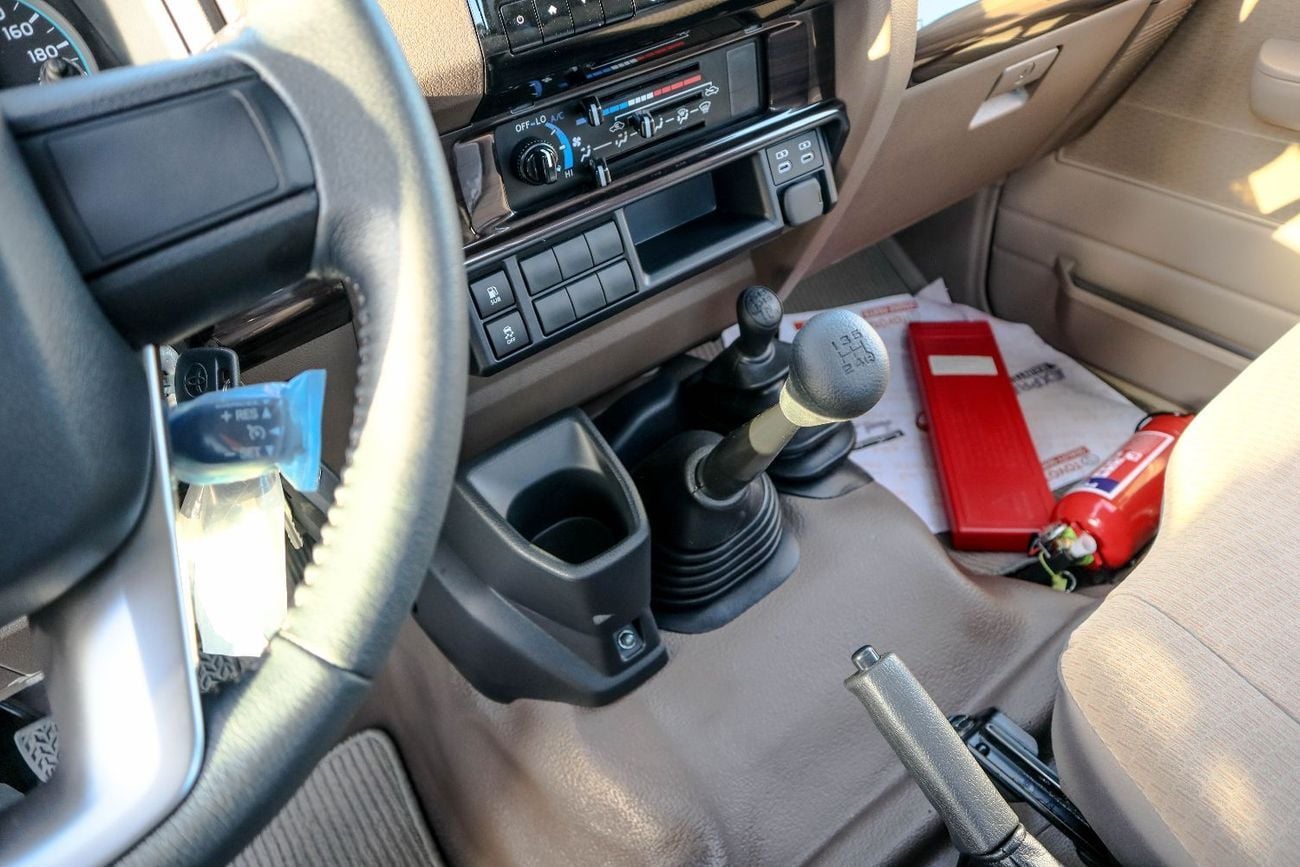 تويوتا لاند كروزر بيك آب Std 4.0L Single Cab Utility 4WD