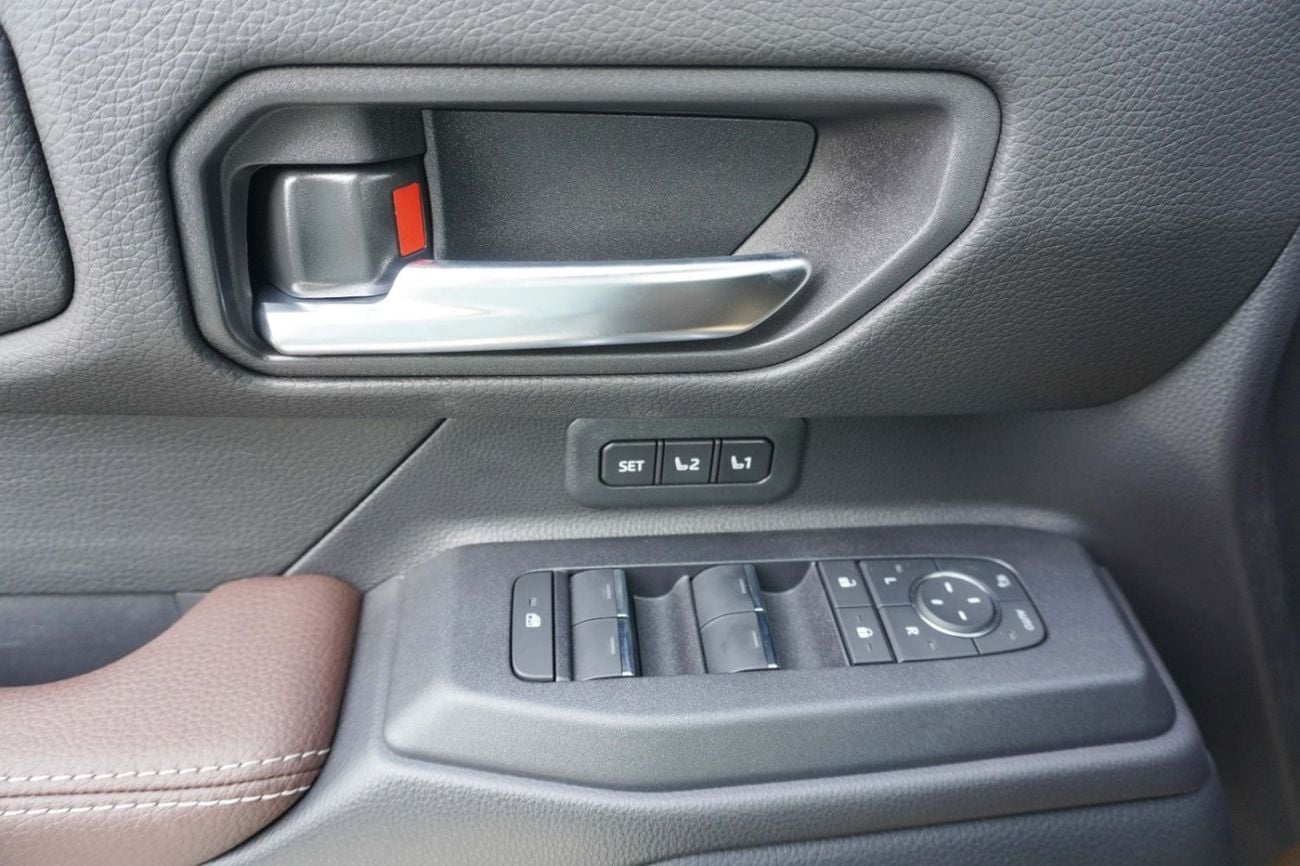 تويوتا برادو PRADO FULL OPTION PETROL VXR 2.4T