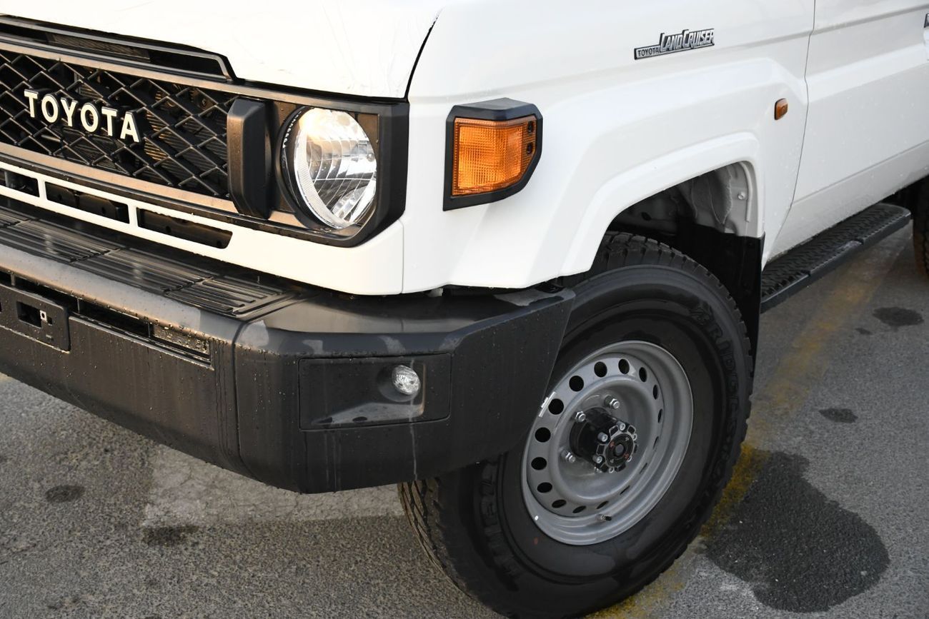 Toyota Land Cruiser 70 Hardtop 4.0L V6  Automatic Petrol