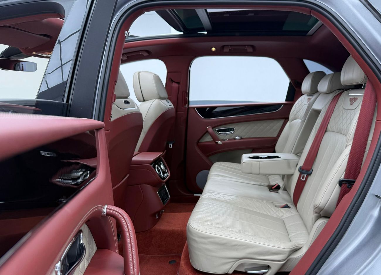 Bentley Bentayga 2017 Bentley Bentayga First Edition W12, Service History, Fully Loaded, Excellent Condition, GCC