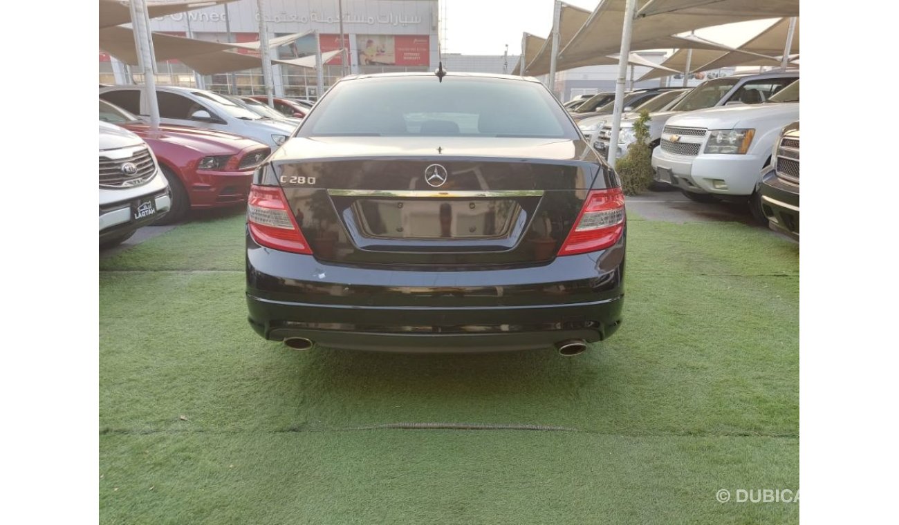 Mercedes-Benz C 280 MERCEDES C280 GCC BLACK COULOUR BANORAMA NOT NEED ANY THINGS VERY GOOD CONDTION.