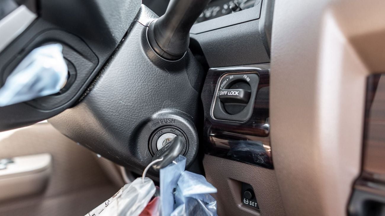 تويوتا لاند كروزر بيك آب 2025 Toyota Land Cruiser LC 79 2.8L AT Diesel with Chrome Bumper