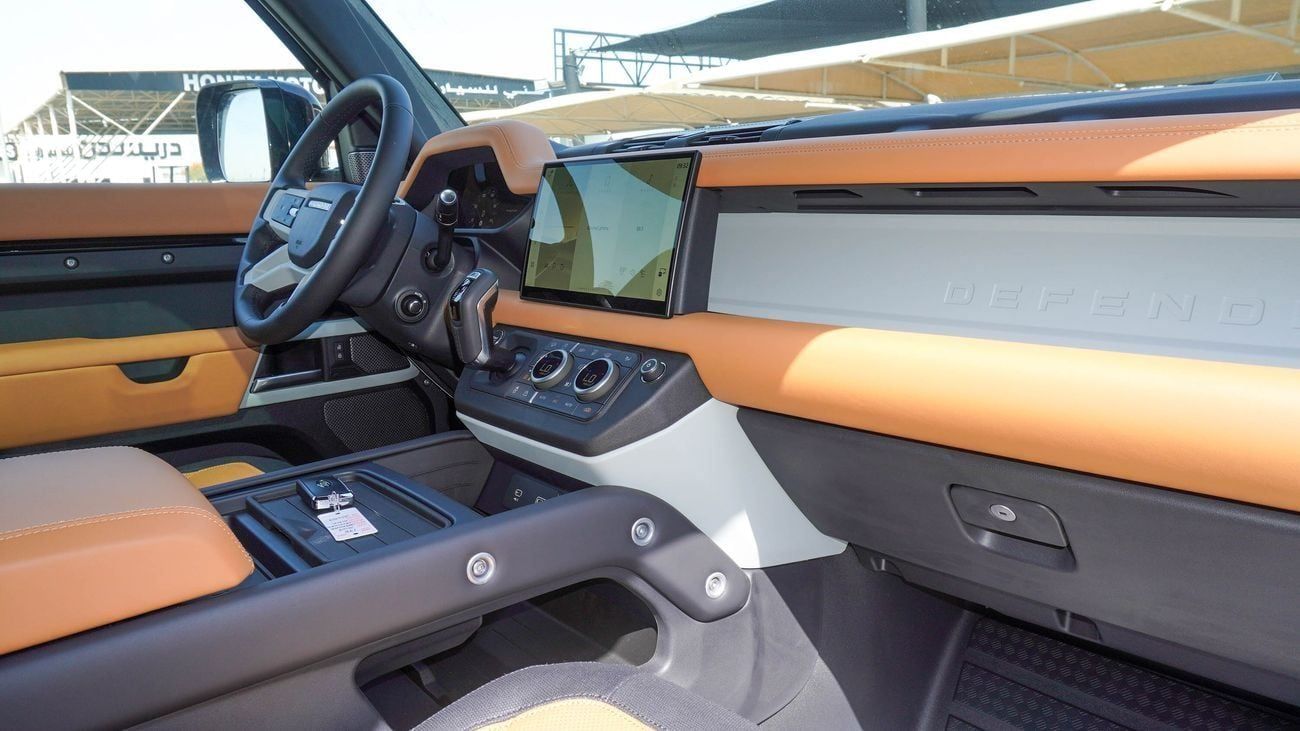 لاند روفر ديفندر HSE P300 X DYNAMIC 2.0L