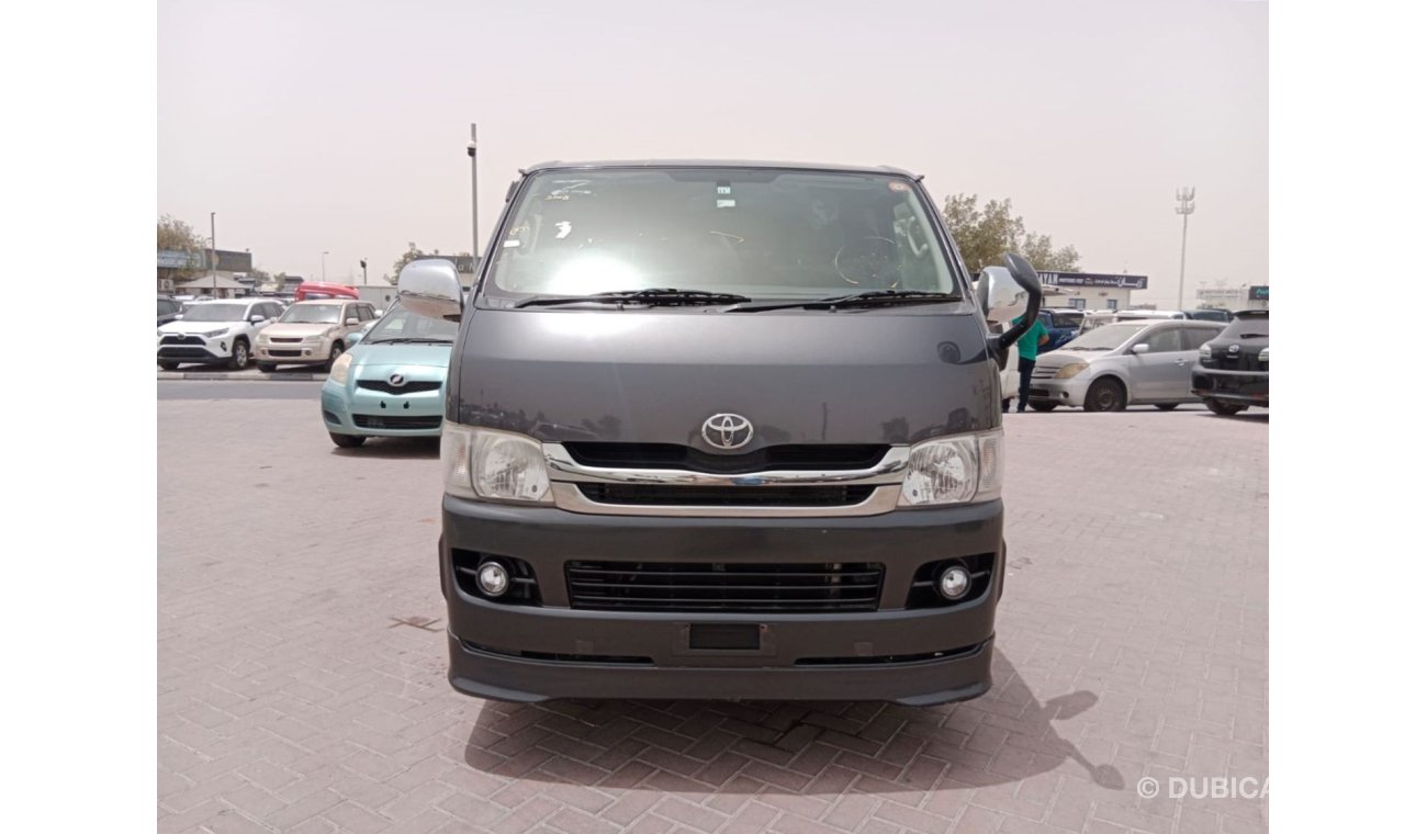 تويوتا هاياس TOYOTA HIACE VAN RIGHT HAND DRIVE (PM1384)