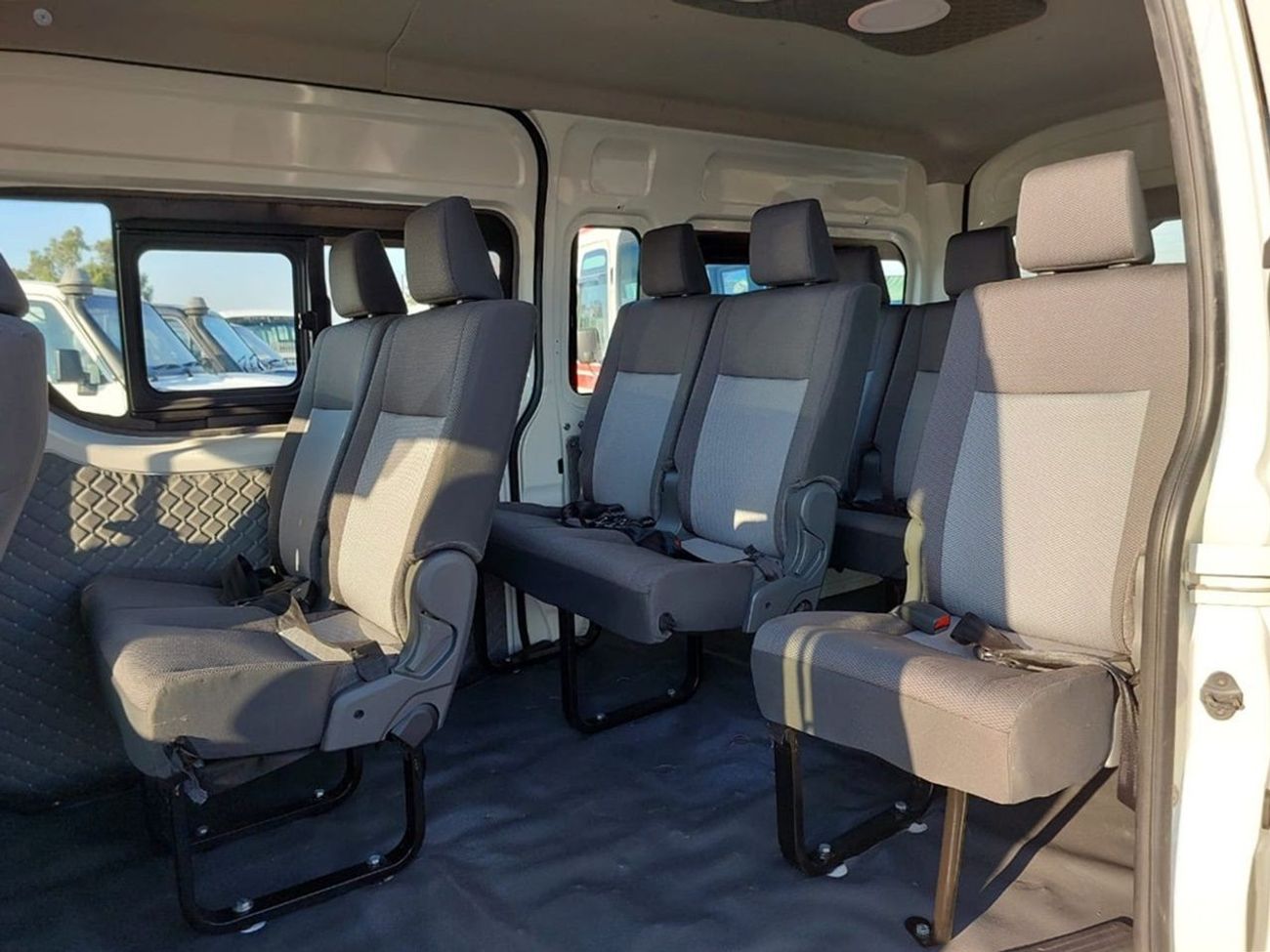 Toyota Hiace Commuter