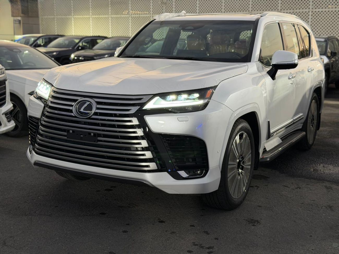 لكزس LX 700h 3.5L HYBRID URBAN 7 SEATER AUTOMATIC TRANSMISSION