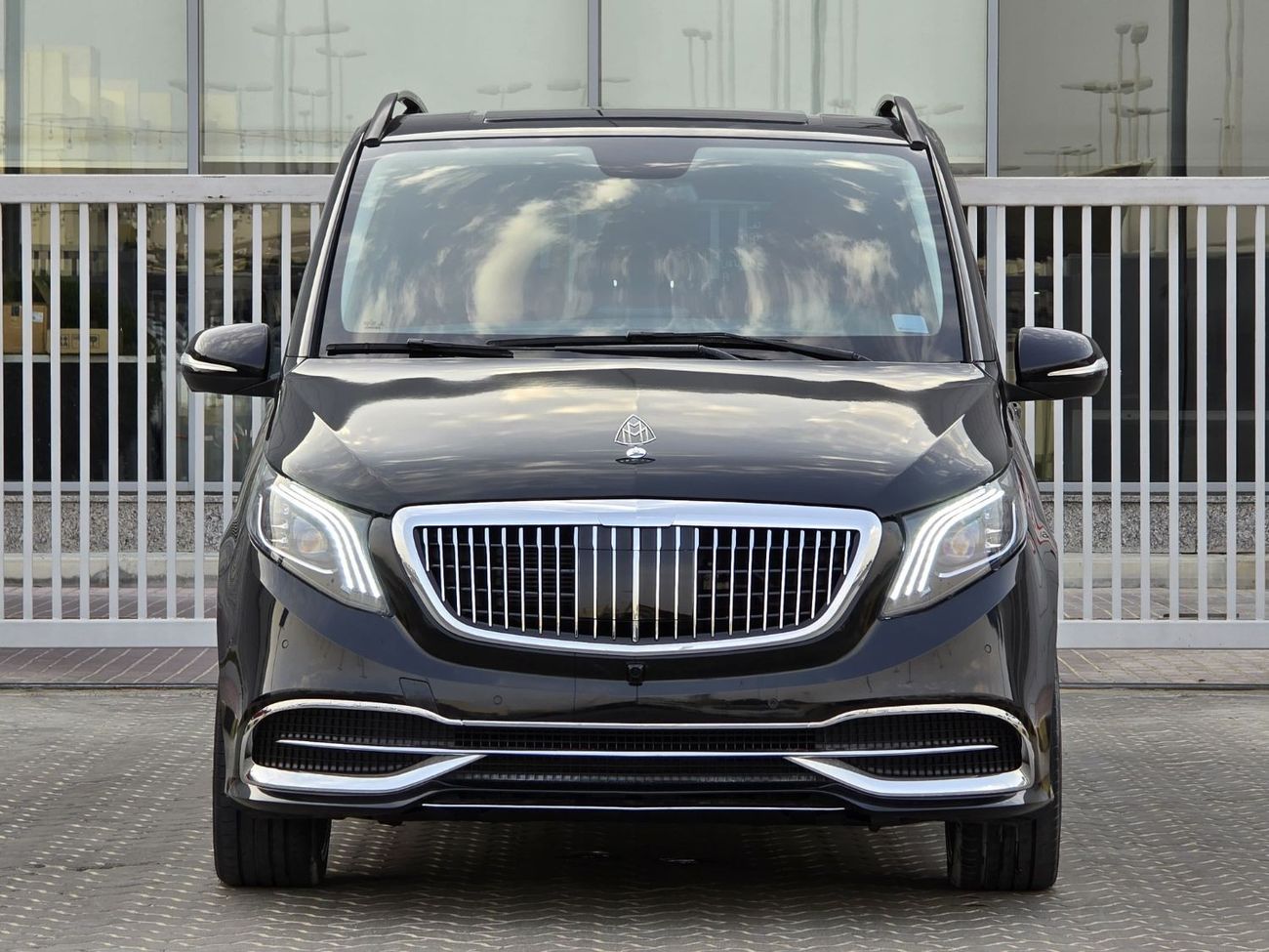 Mercedes Benz V 250 Avantgarde MERCEDES V-250 2016 GCC BODY KIT MAYBACH // PERFECT CONDITION