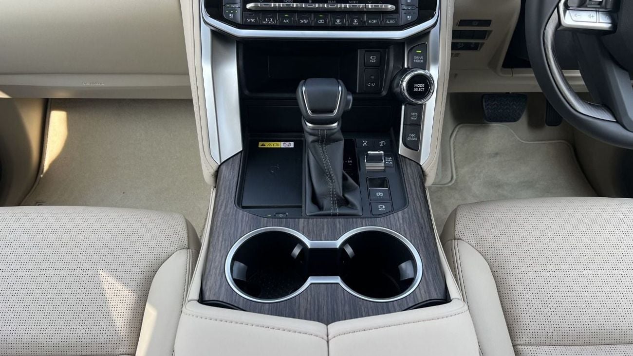 Toyota Land Cruiser SAHARA DIESEL 3.3L 7 SEATS