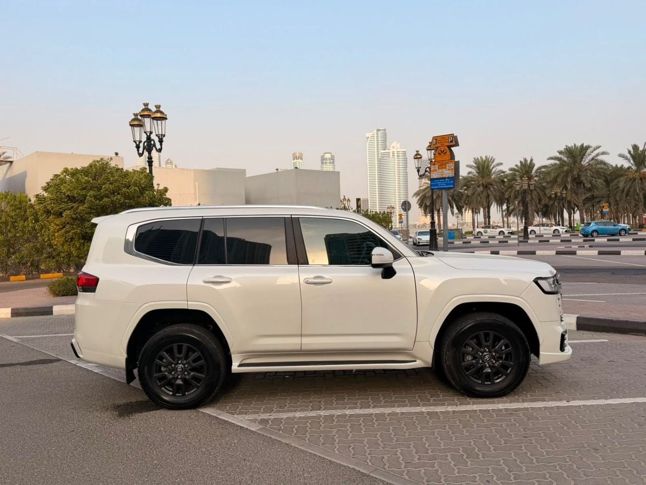 تويوتا لاند كروزر VXR