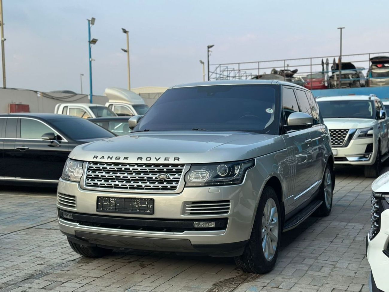 Land Rover Range Rover HSE 5.0L - 2014 - V8 - 375 HP - GCC Specs - One Owner - Perfect Condition - Full Service History