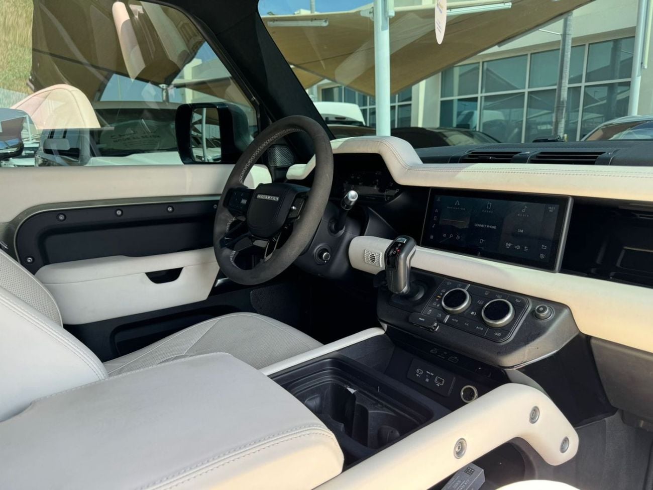 Land Rover Defender P400 90 SE LAND ROVER DEFENDER 2020 GCC SE P400 FULL OPTION PERFECT CONDITION