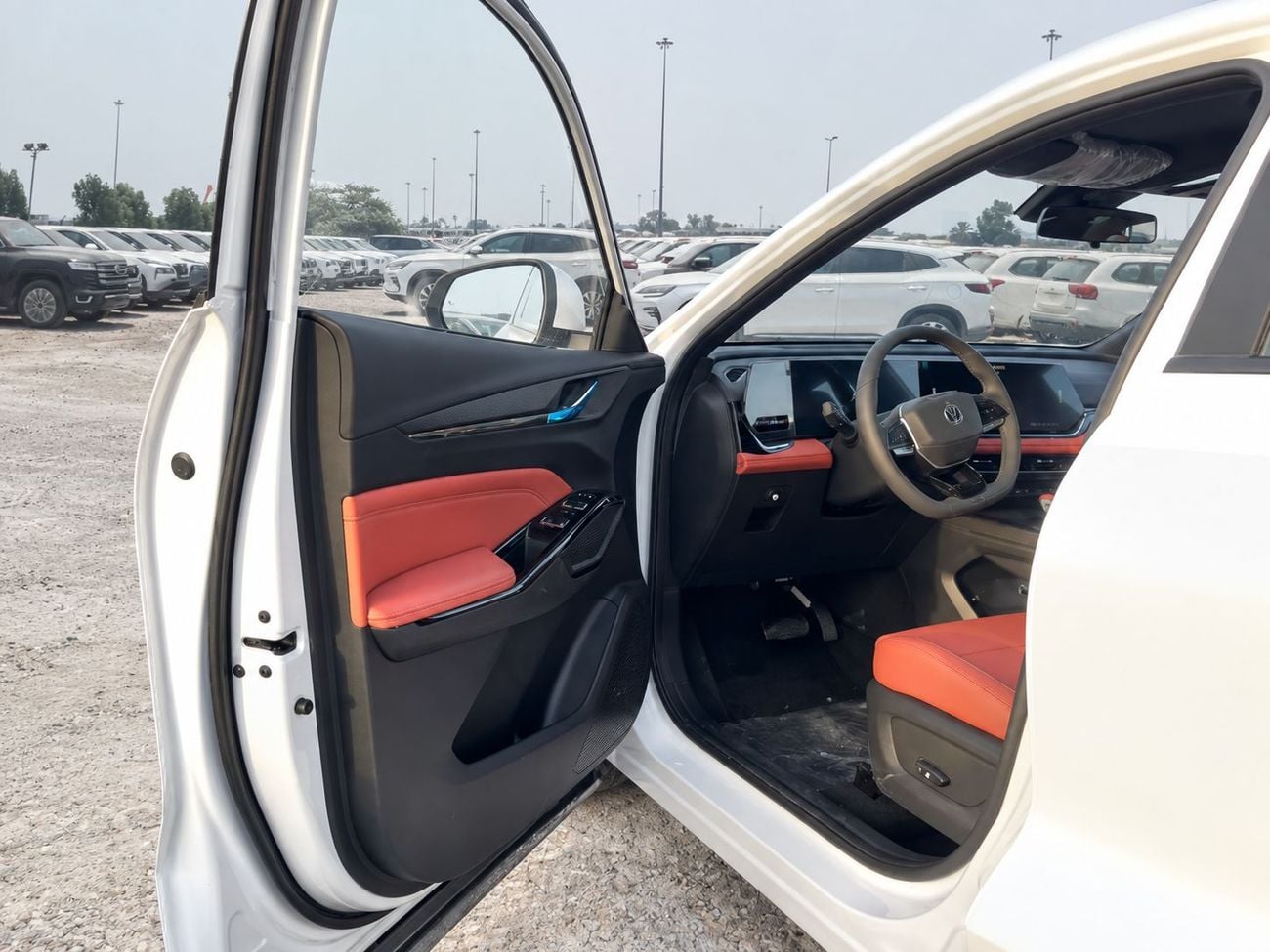 تشنجان x5 بلس ECTB - 11. شانجان X5 بلس - 1.5 لتر بنزين أوتوماتيكي تيربو - أبيض مع أسود