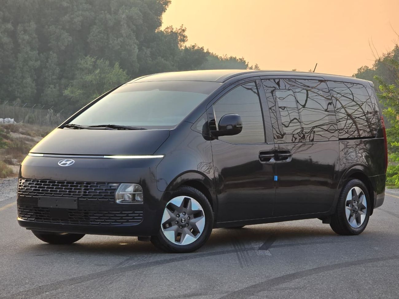 Hyundai Staria HYUNDAI STARIA 2022 KOREAN V4 DIESEL // FULL OPITION // PERFECT CONDITION // LOW MILEAGE