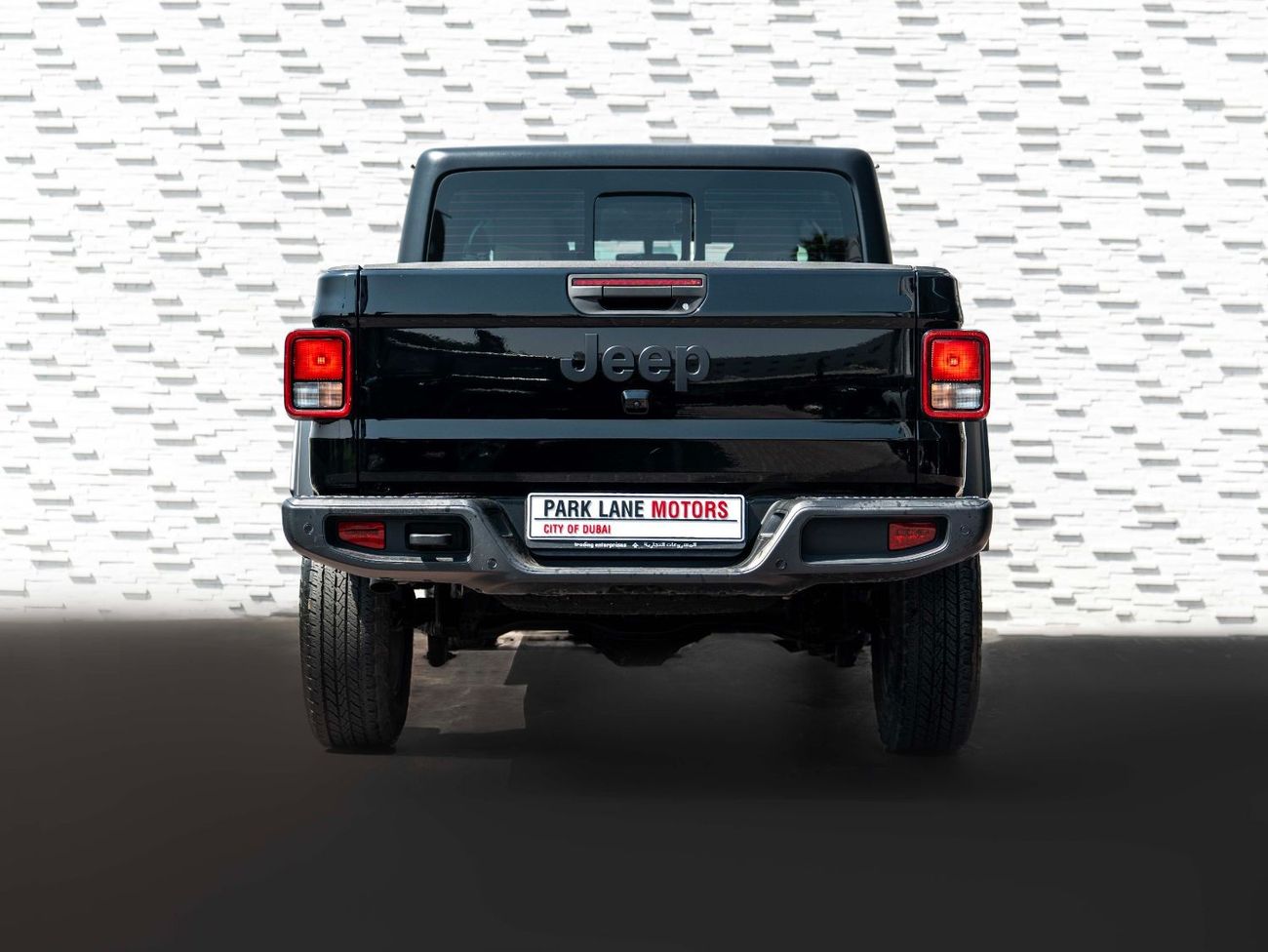 جيب جلادياتور AED 2,516 PM • GLADIATOR SPORT • ONLY 43,000 KM • OFFICIAL JEEP WARRANTY UNTIL 2027