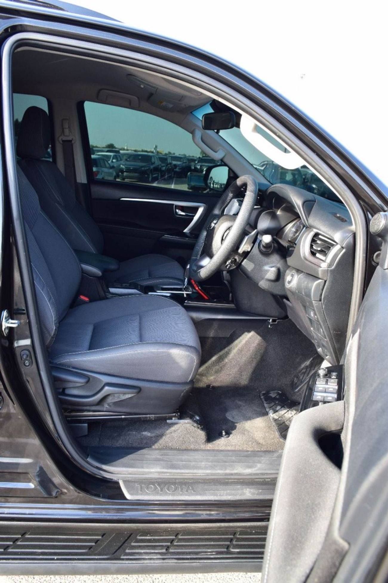 تويوتا فورتونر VX2 plus 4X4 Diesel 2.8L