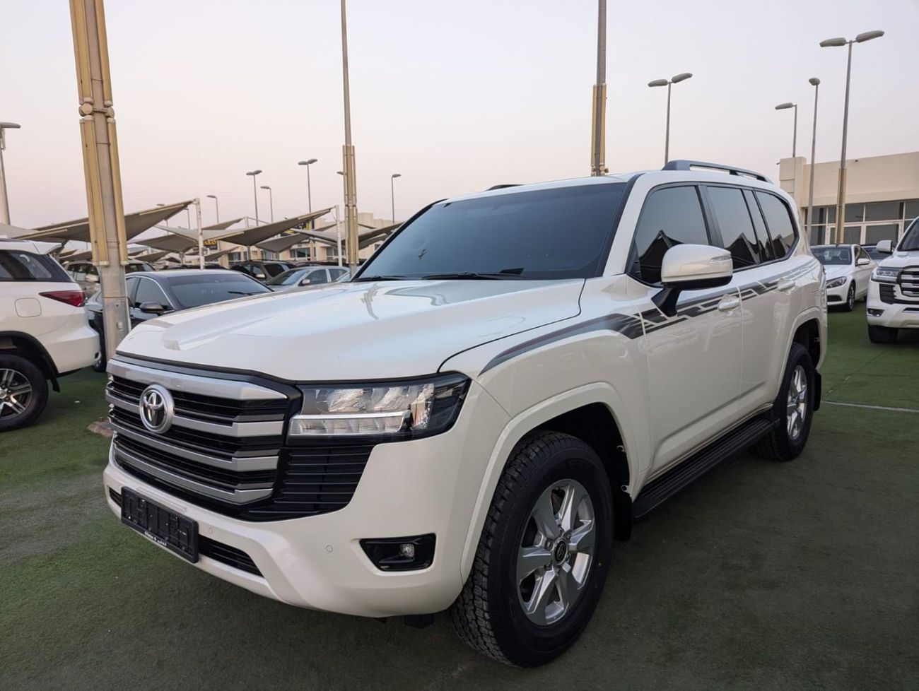 Toyota Land Cruiser GXR 4.0L Toyota land Cruiser 2023 GXR V6 4.0L clean car without accident without paint available in