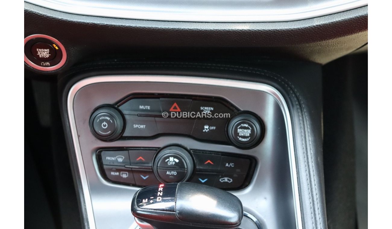 Dodge Challenger SXT Plus Dodge Challenge SXT /2020/USA/ V6