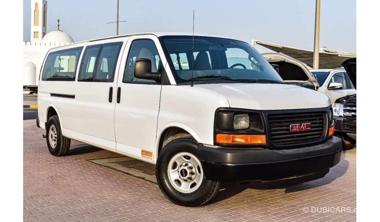 جي أم سي سافانا 2016 | GMC SAVANA 3500 | PASSANGER VAN 6.0L V8 | 15-SEATER | GCC | VERY WELL-MAINTAINED