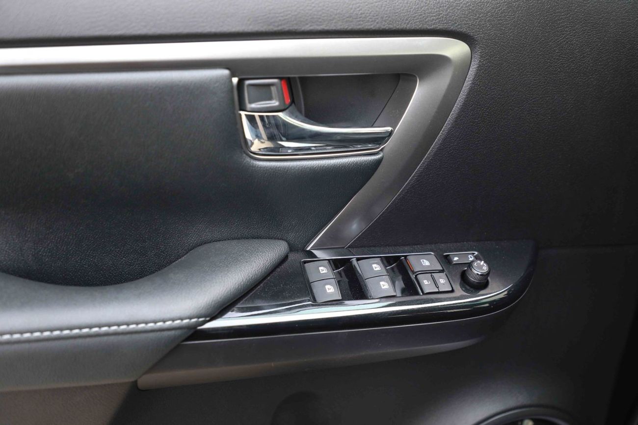 تويوتا فورتونر تويوتا فورتشنر 2024 4.0 4x4 HI - أسود اتيتيود من الداخل أسود | تصدير فقط