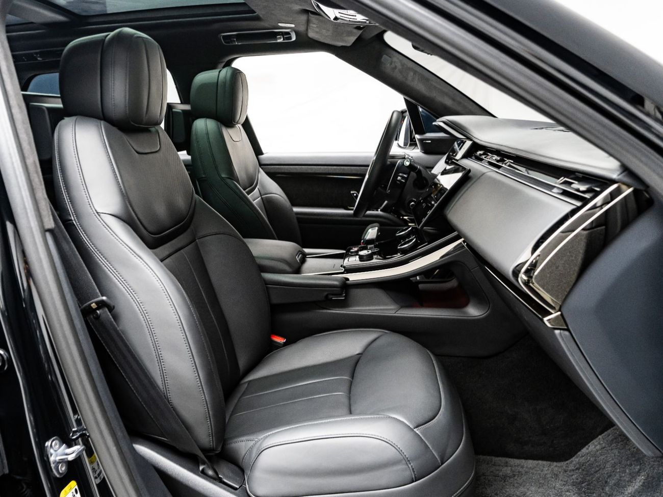 لاند روفر رينج روفر سبورت S P530 4.4L 2023 Range Rover Sport P530, 2029 Land Rover Warranty, GCC