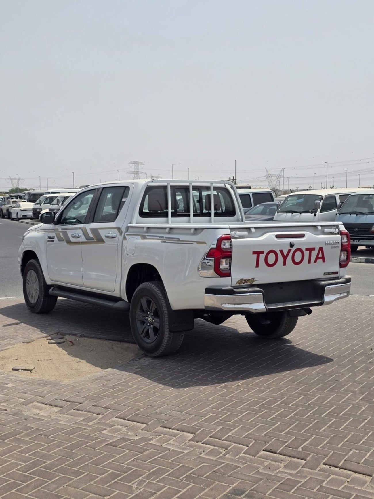 تويوتا هيلوكس Hilux • 2.4L • Diesel • Automatic • Full • With Diff Lock