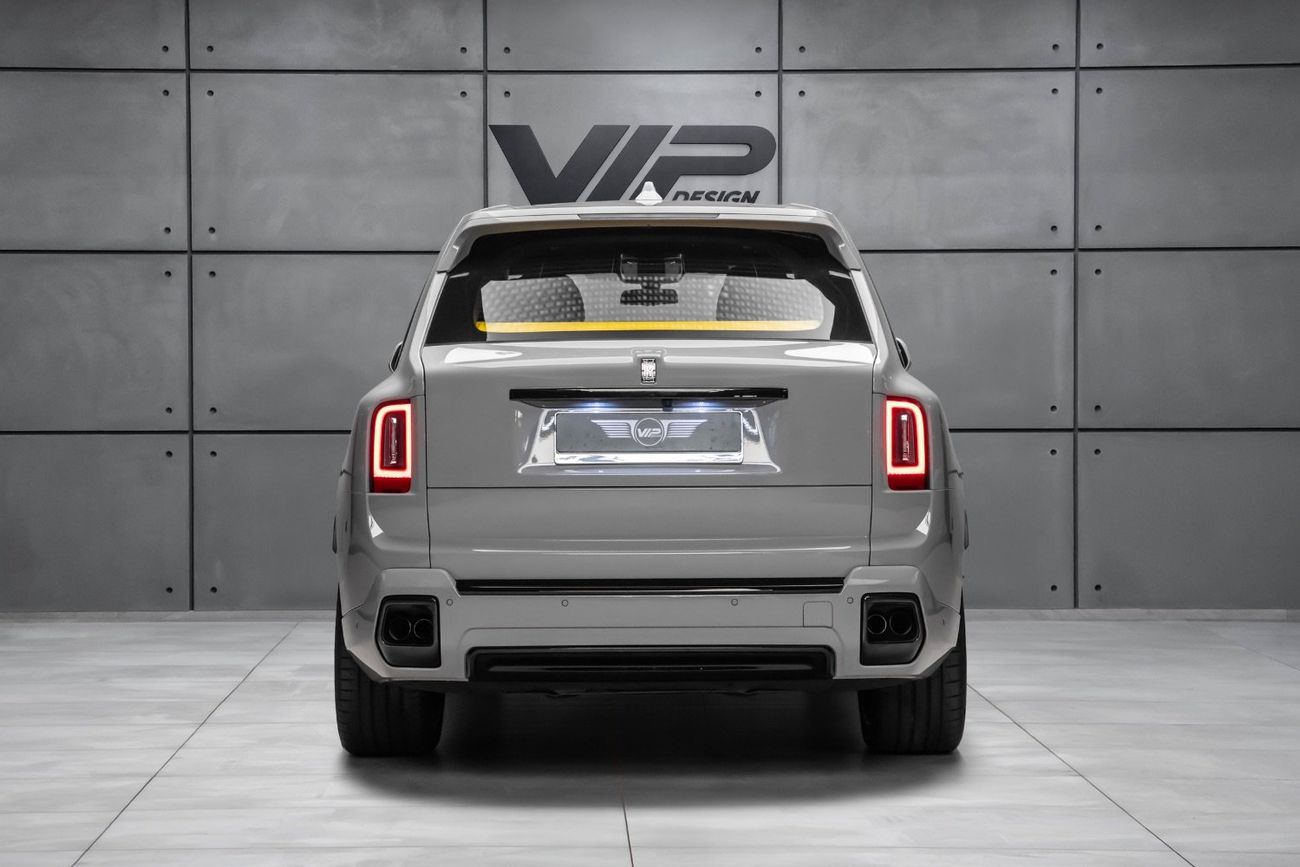 رولز رويس كولينان Rolls Royce cullinan  2025 GCC  Warranty and service AGMC  Black badge  2,900 km