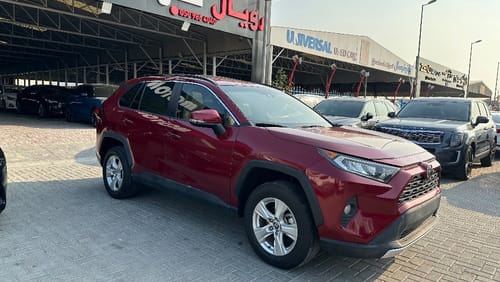 Toyota RAV4 Toyota RAV4 Full Option source from America can be installed on the bank road with a monthly install