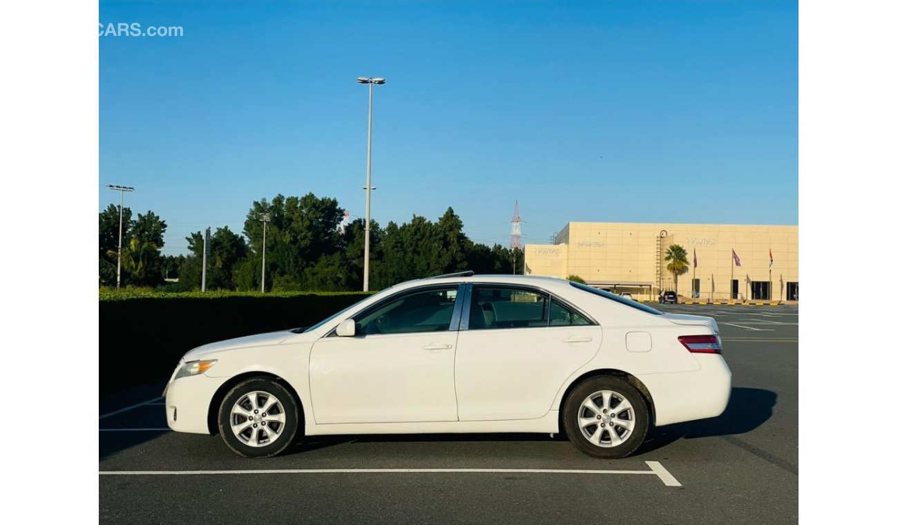 تويوتا كامري Toyota Camry with Sunroof