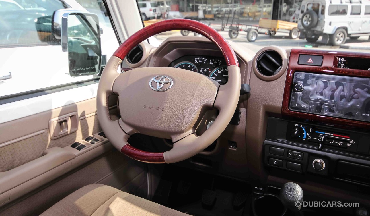 Toyota Land Cruiser Pick Up Double Cab  LX V6 4.0L Manual Transmission