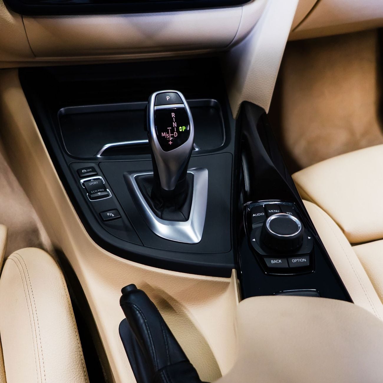 بي أم دبليو 420i M Sport 2.0L AED 2,420 pm  • 0% Downpayment • 420i M-Sport Convertible • 1 Year Warranty