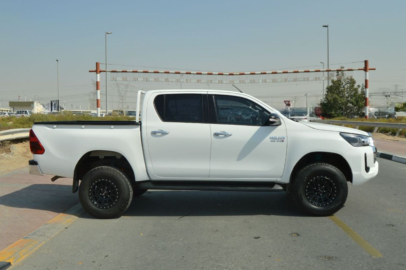 Toyota Hilux Double cabin 2.8L, perfect inside and outside