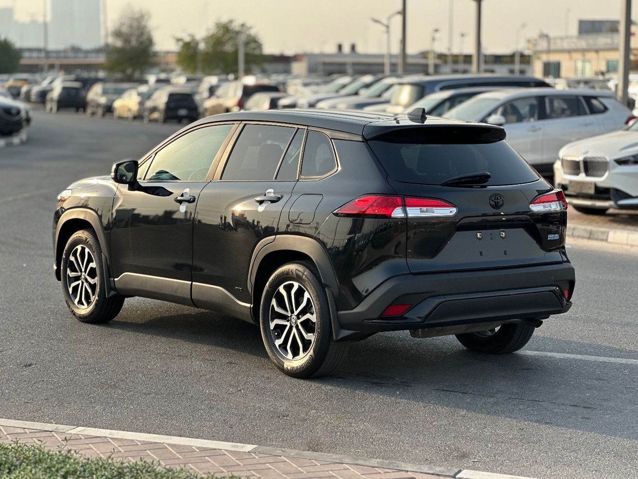 Toyota Corolla Cross Hybrid SE Full Option push start 2023