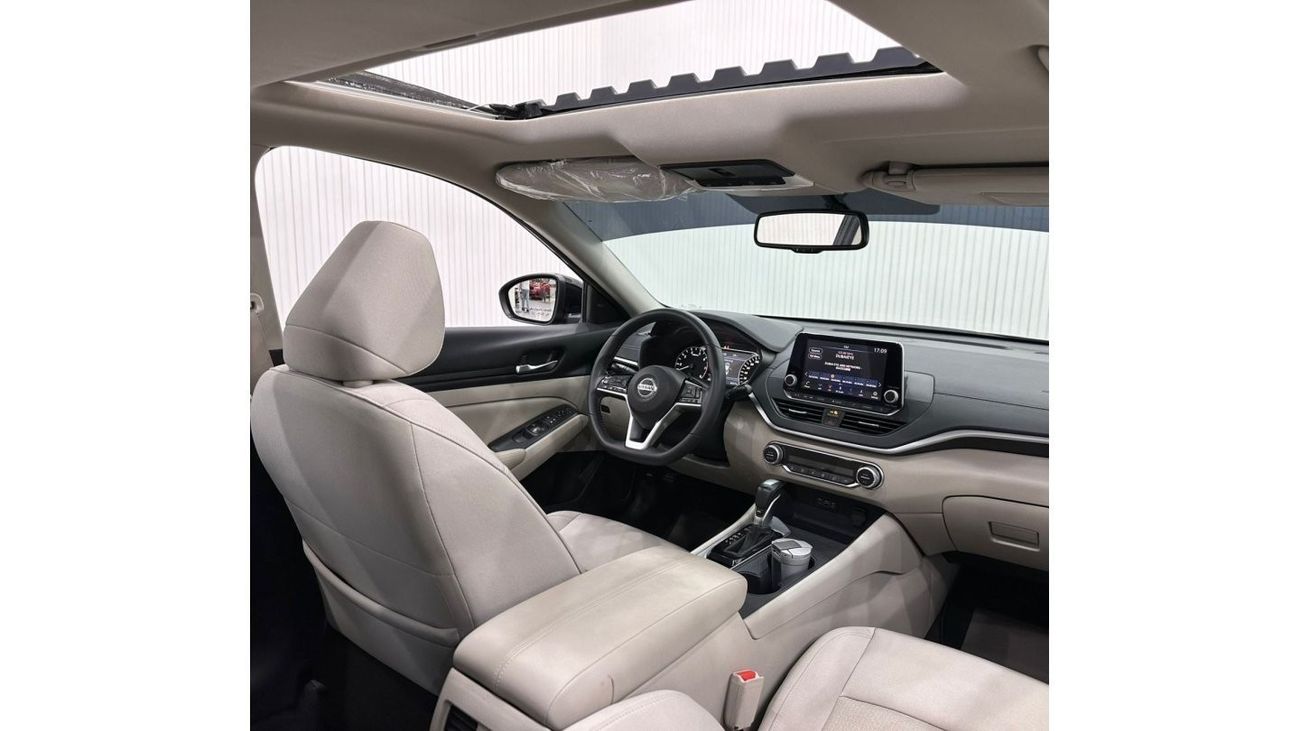 Nissan Altima 2022 Nissan Altima SV, One Year Unlimited KM Warranty, Full Nissan Service History, GCC
