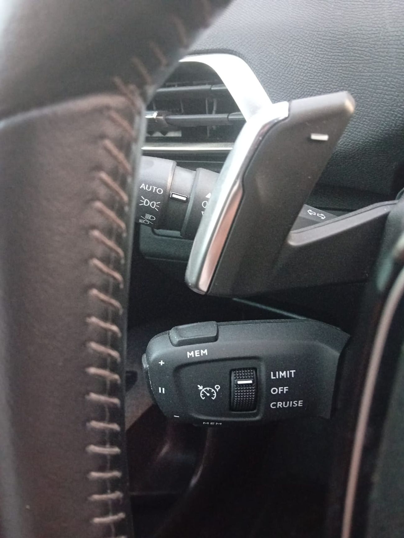 بيجو 3008 بيجو 3008 موديل 2022 محرك 1.6L ممشى 66000 KM وسعر 52000 درهم  خليجى بحاله ممتازه