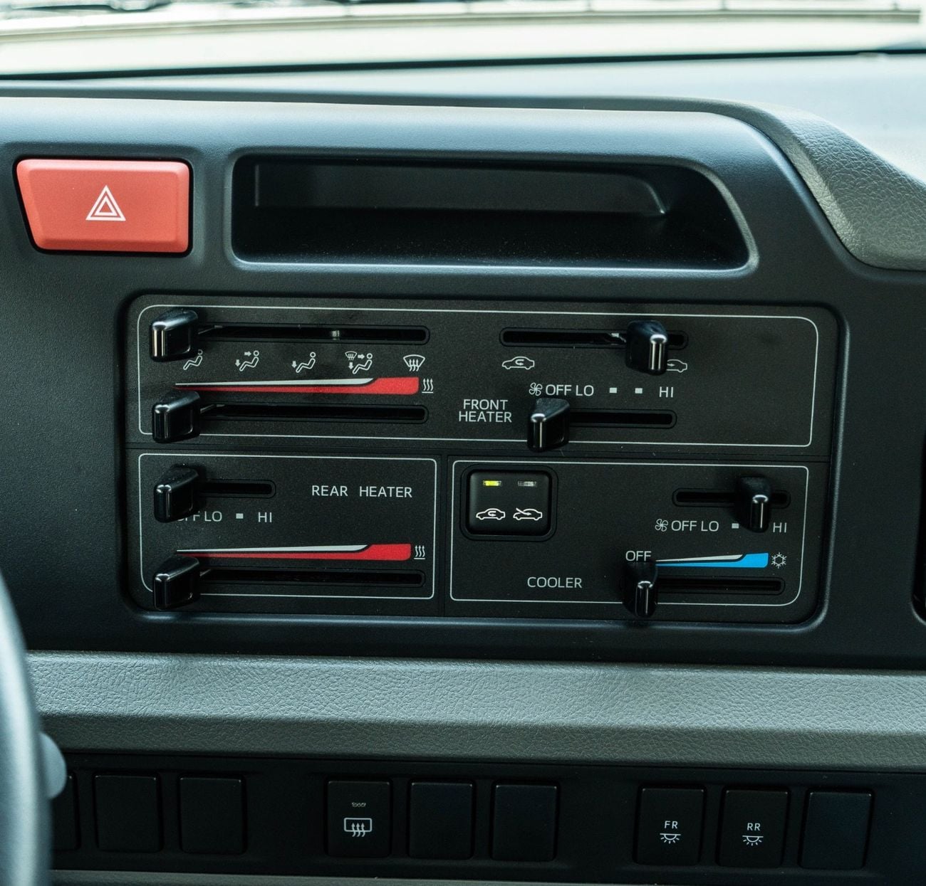 تويوتا كوستر 4.0L | V6 | Petrol | 2025