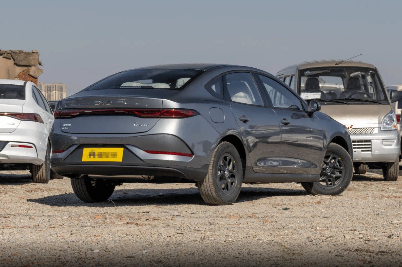 بي واي دي كين بلاس BYD QIN PLUS  DM - i 1.5L Plug-in Hybrid 55km Leading