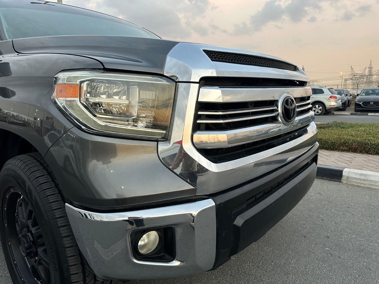 Toyota Tundra STD (NON GCC) Std 5.7L