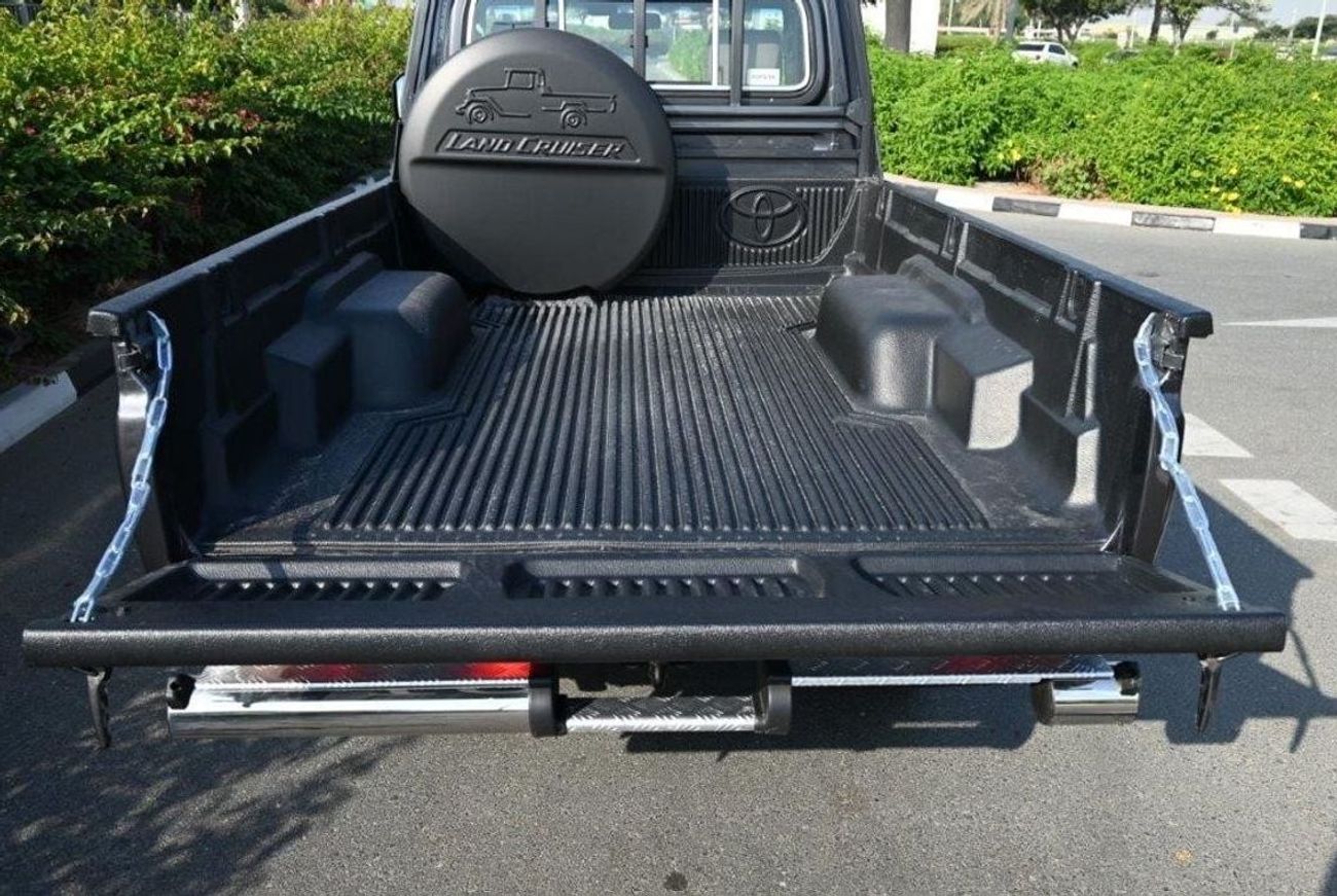 تويوتا لاند كروزر بيك آب 2025 TOYOTA LAND CRUISER 79 SINGLE CAB PICKUP DLX V6 4.0L PETROL 4WD AT