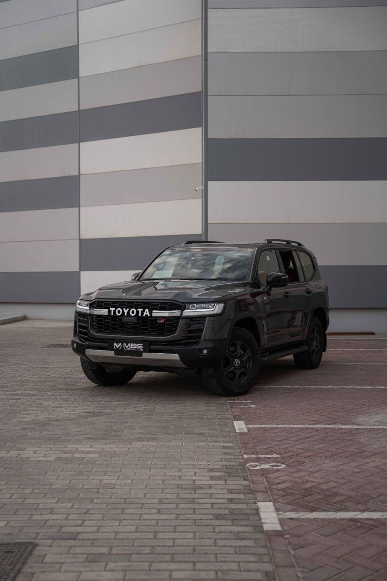 تويوتا لاند كروزر GR-S 3.3L DIESEL A/T WITH MBS VIP AUTOBIOGRAPHY SEAT AND ROOF STAR LIGHT