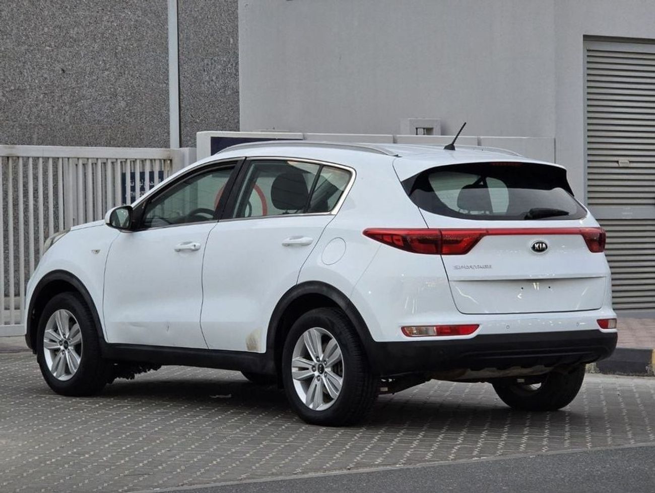 Kia Sportage LX Top 2.4L KIA SPORTAGE 2017 GCC ORGINAL PAINT // ACCIDENT FREE // GOOD CONDITION