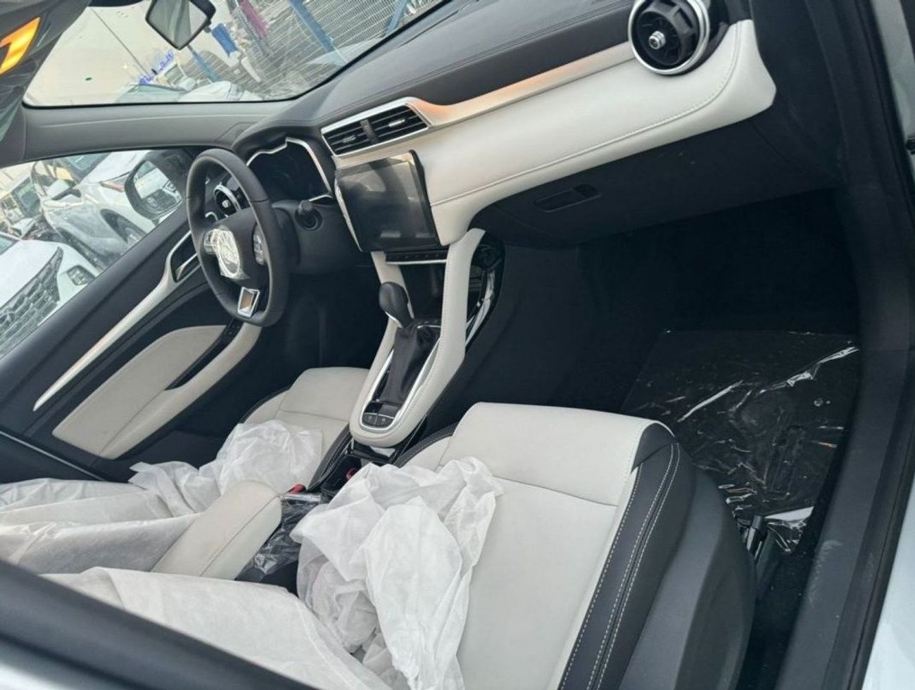 أم جي ZS 1.3L TURBO FULL OPTION 2023 GCC