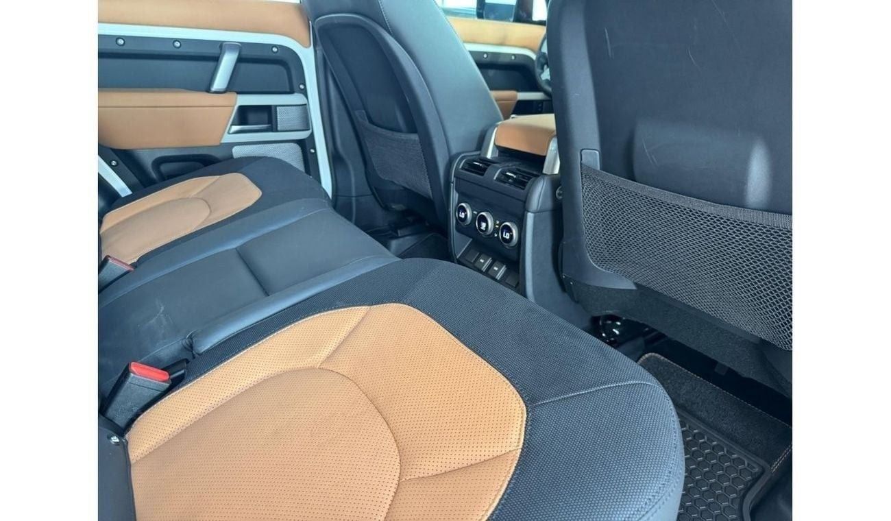 لاند روفر ديفندر 2023 Land Rover Defender 130-P400- X Dynamic 3.0L