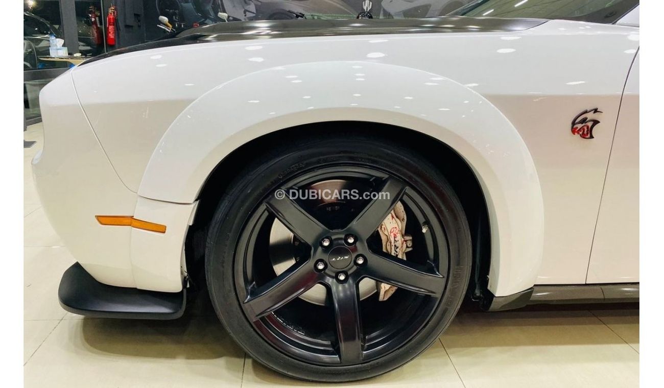 Dodge Challenger SRT Hellcat CHALLENGER HELLCAT 2015 GCC IN BEAUTIFUL CONDITION FOR ONLY 169K AED INCLUDING FREE INSU