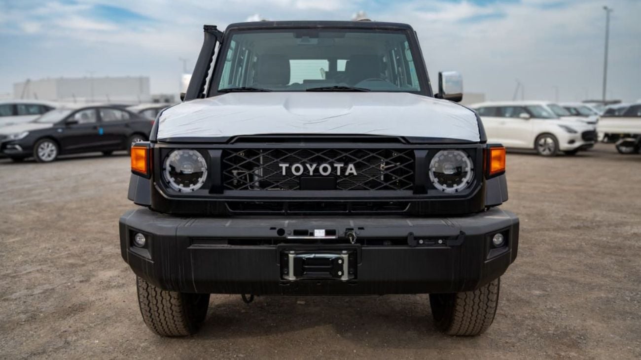Toyota Land Cruiser 70 LC 76 2.8L | Diesel | 4 Cylinder | 6 Speed Automatic | 5 Door | 5 Seats