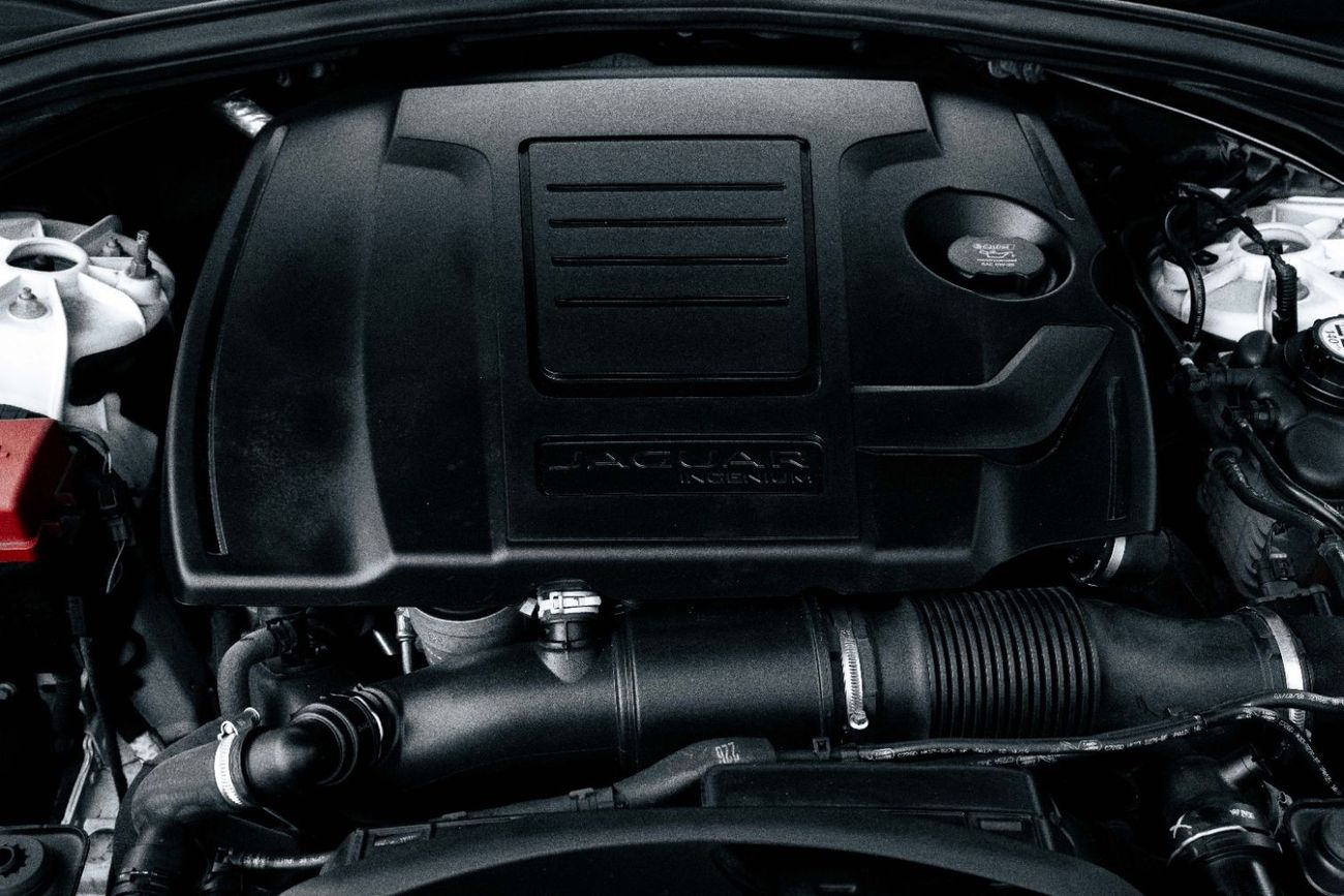 جاكوار F بيس R-SPORT | 2,840 P.M  | 0% Downpayment | FULL AGENCY HISTORY!