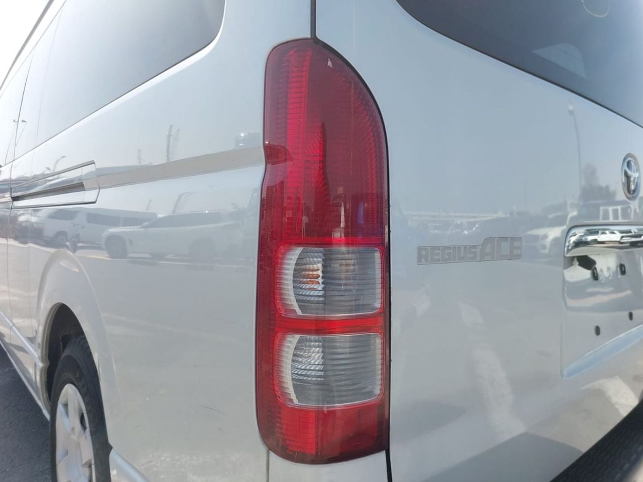 Toyota Hiace TOYOTA HIACE VAN RHD 2013 MODEL 3.0 L DIESEL AUTOMATIC(PM11956)